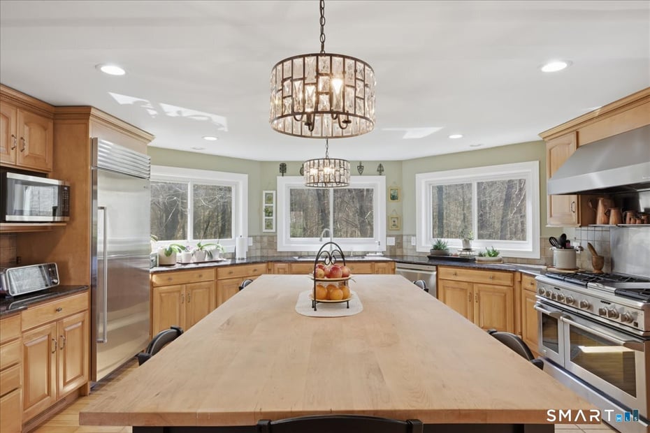 57 Forsyth Road Photo 9