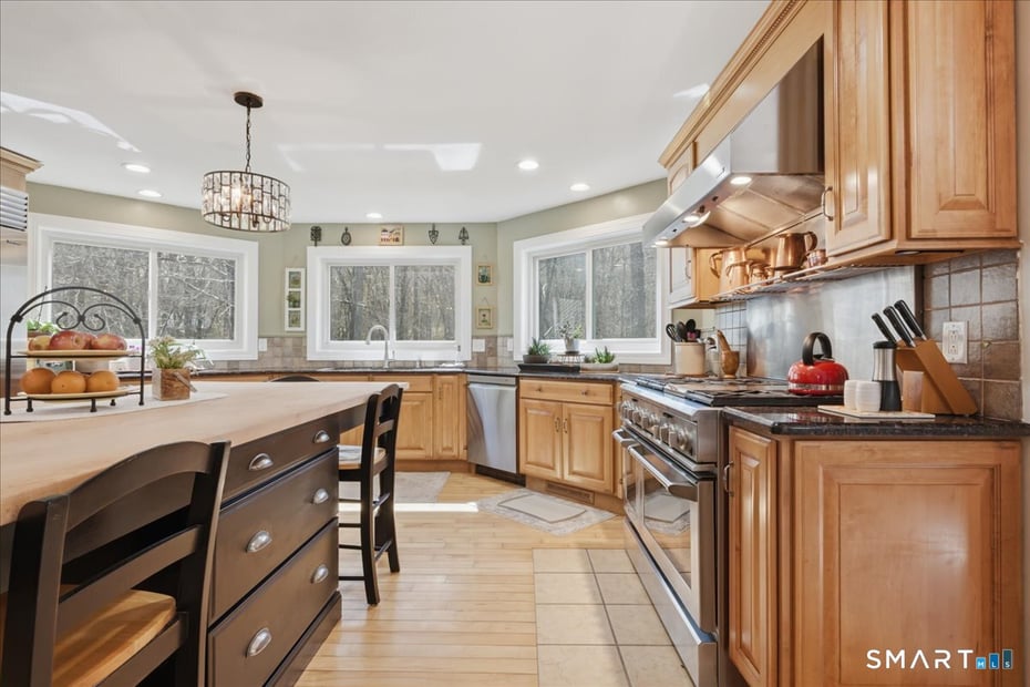 57 Forsyth Road Photo 12