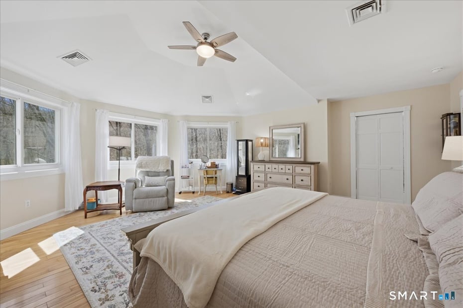 57 Forsyth Road Photo 19