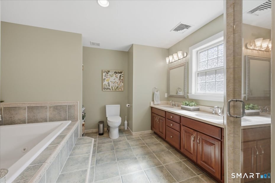57 Forsyth Road Photo 20