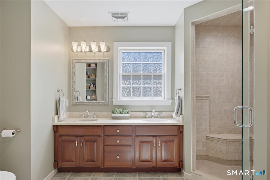57 Forsyth Road Photo 21