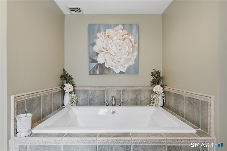 57 Forsyth Road Photo 23
