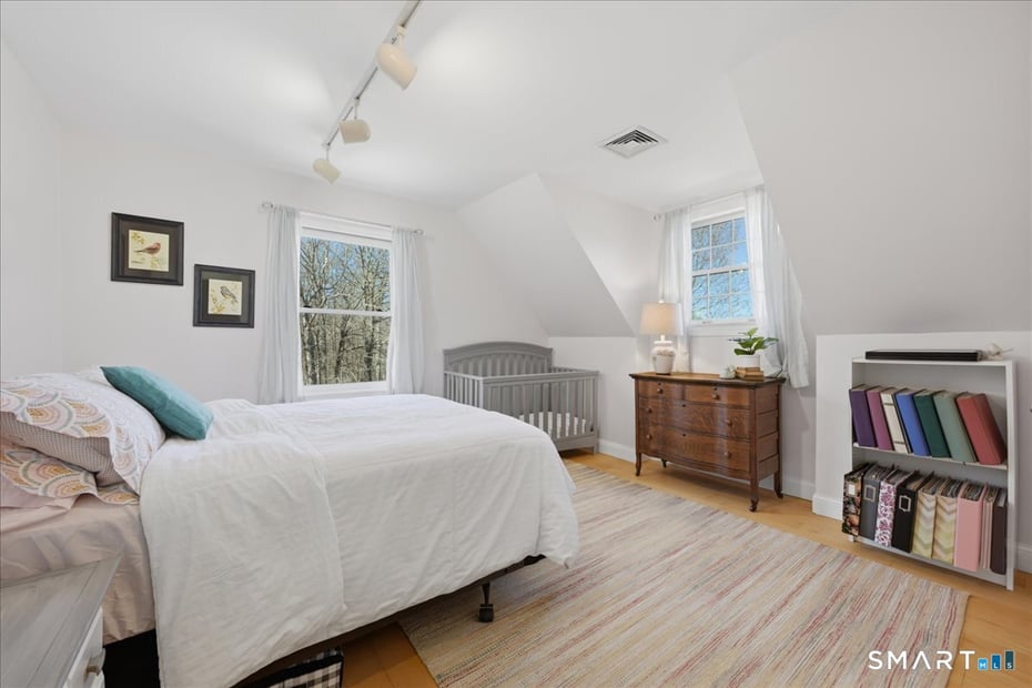 57 Forsyth Road Photo 24