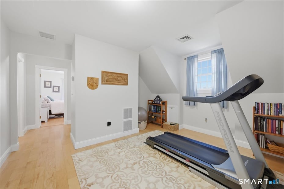 57 Forsyth Road Photo 25