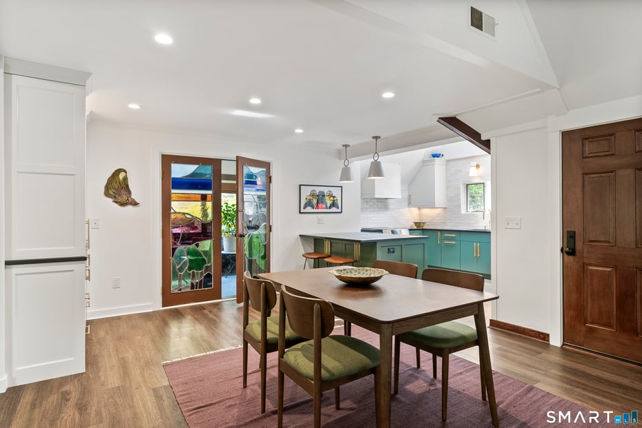 8 Morgan Road Photo 6