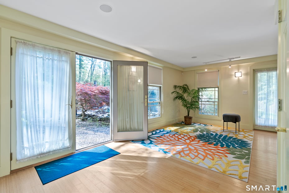 8 Morgan Road Photo 32
