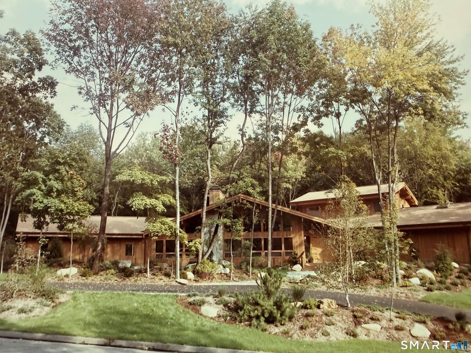 961 Green Circle Photo 1