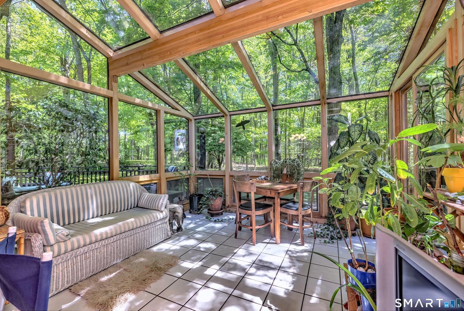 961 Green Circle Photo 14