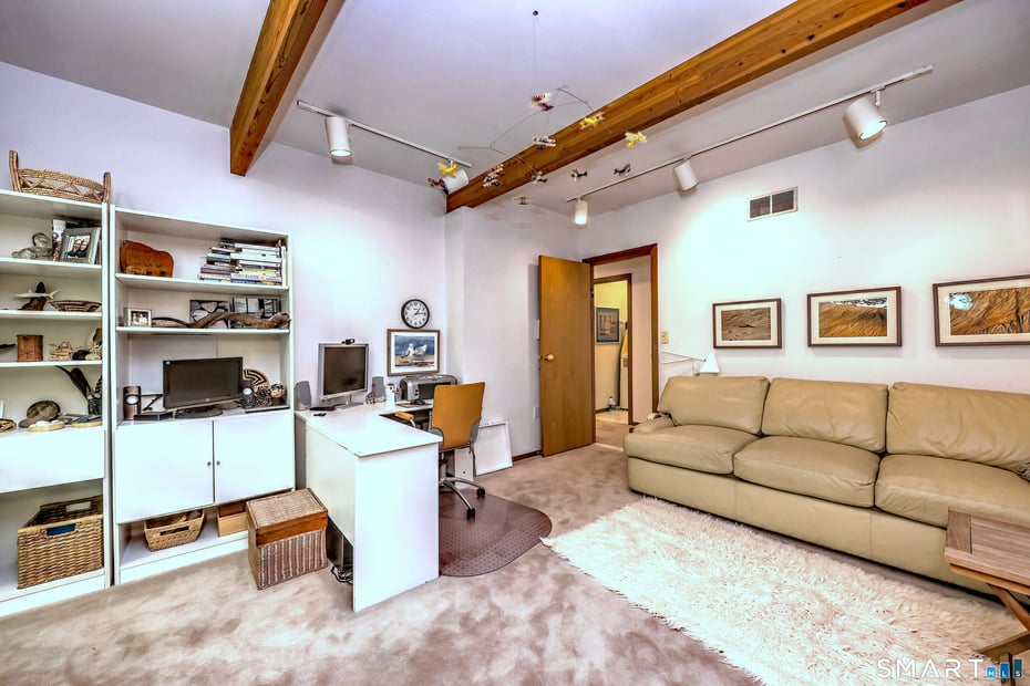 961 Green Circle Photo 23