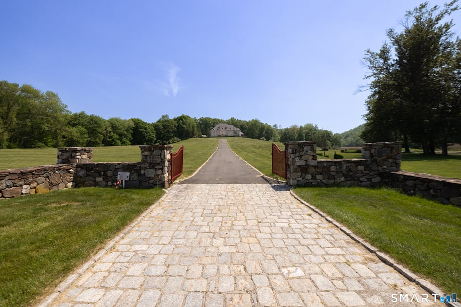 7 Equestrian Ridge Road Photo 3