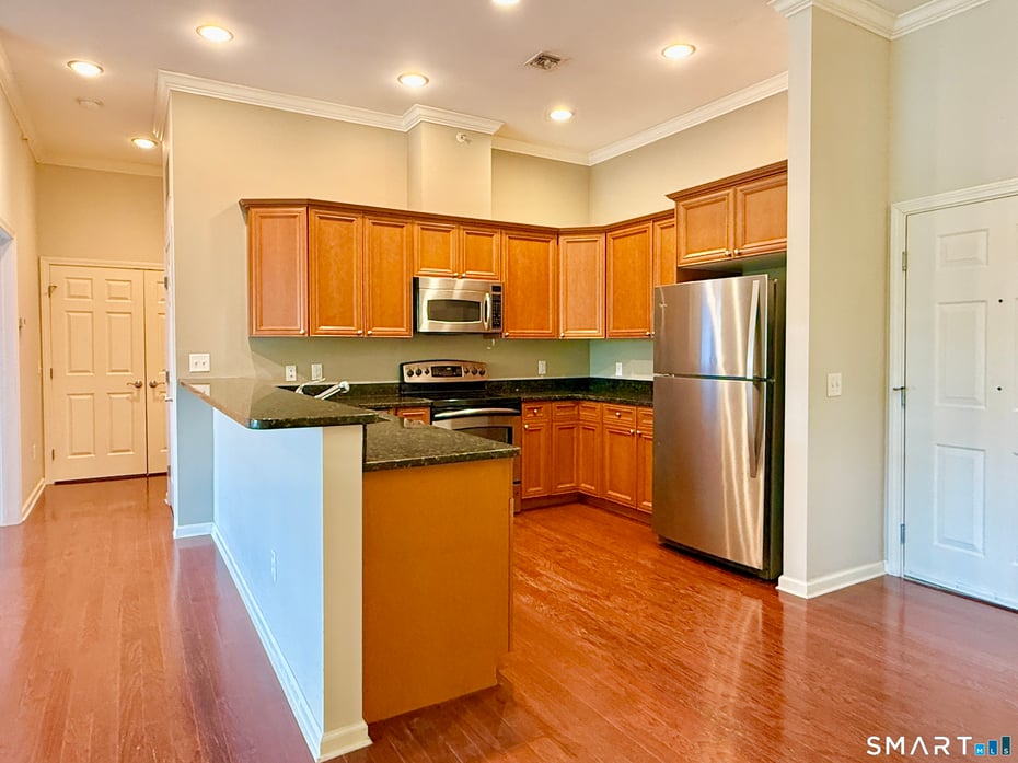 1 King Philip Drive  #405 Photo 4