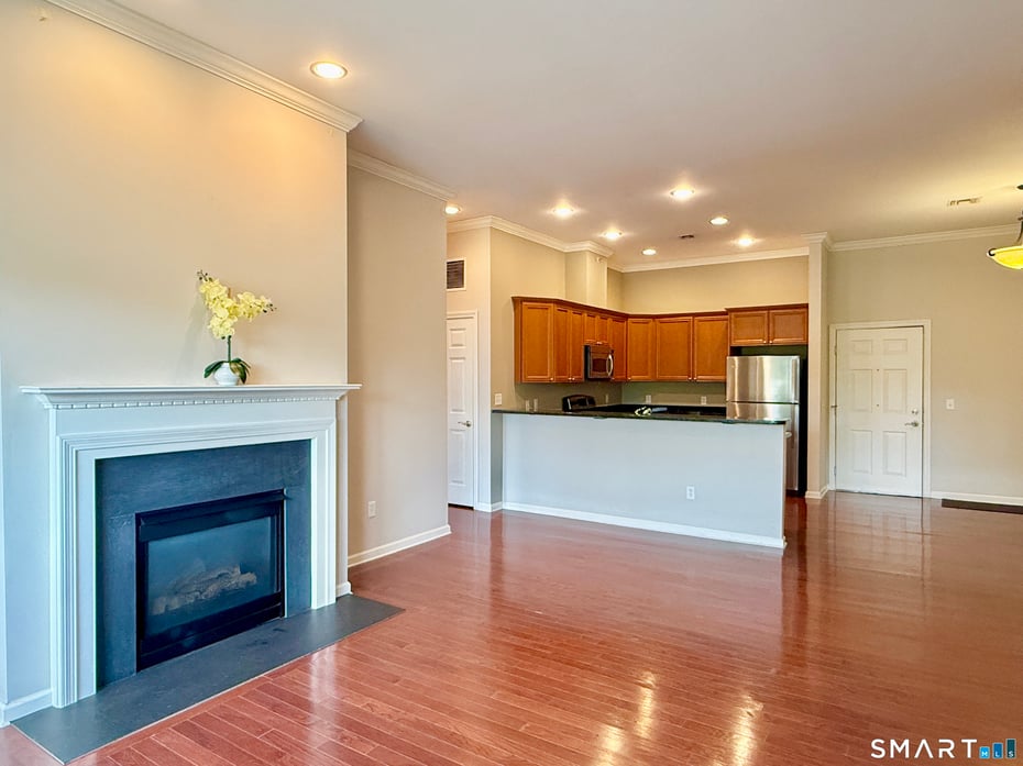 1 King Philip Drive  #405 Photo 7