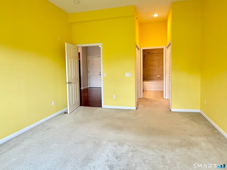1 King Philip Drive  #405 Photo 12