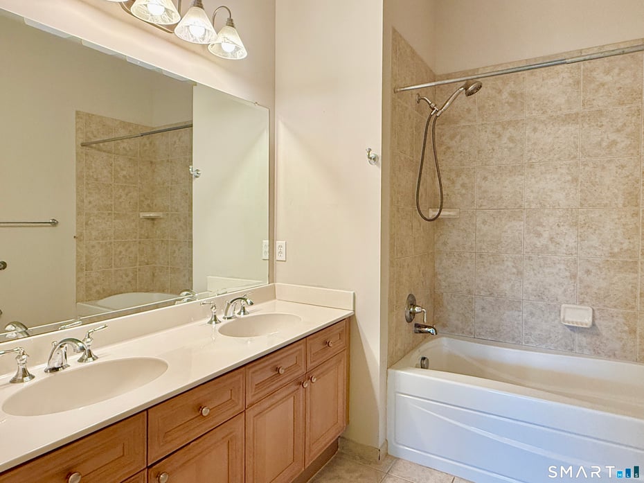 1 King Philip Drive  #405 Photo 13