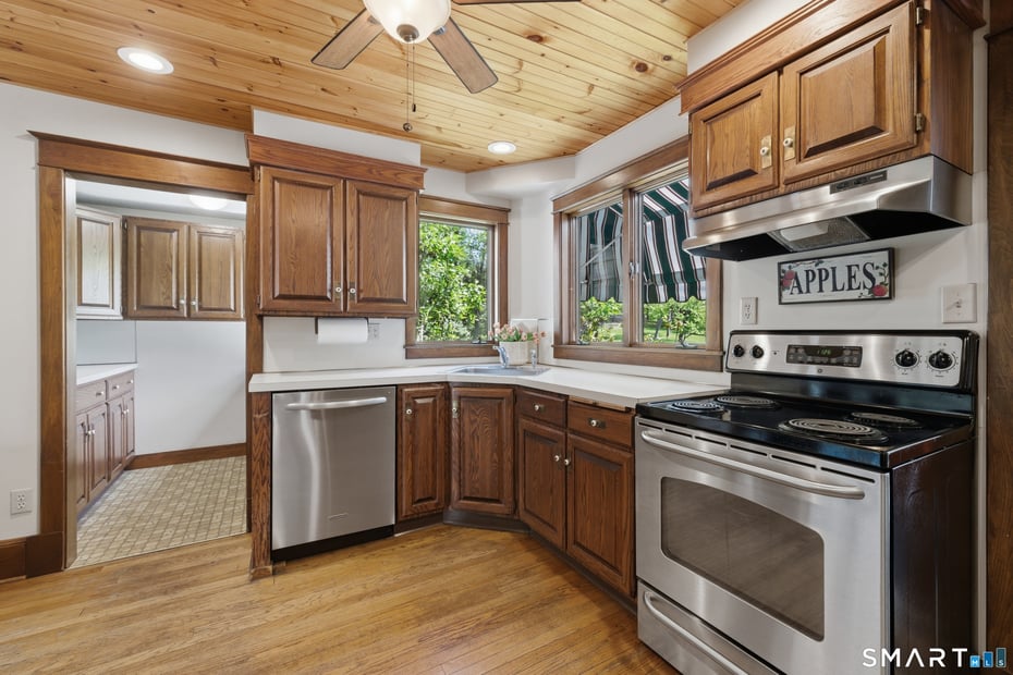 2 Quarry Road Photo 16