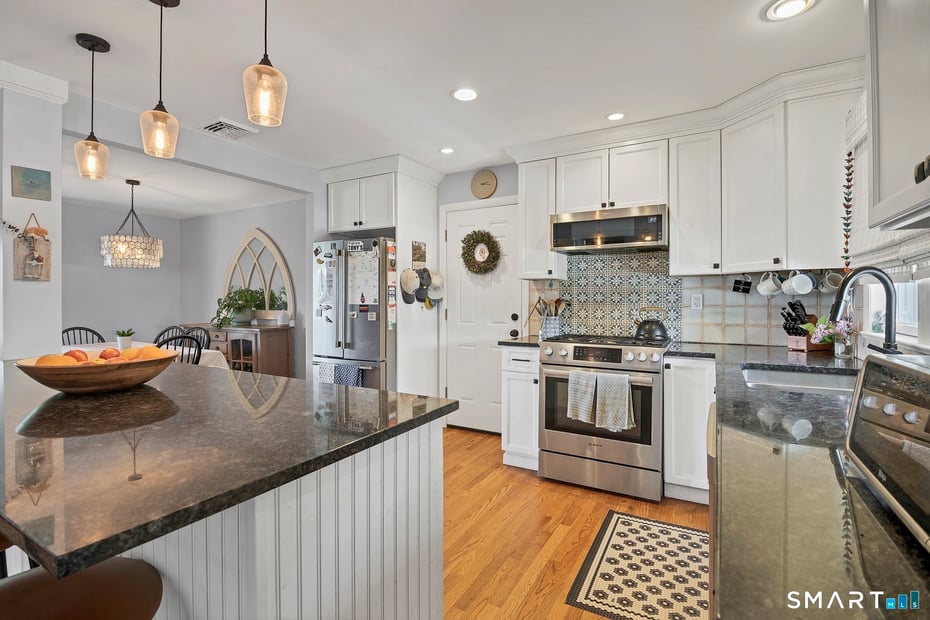 240 Third Avenue Photo 8