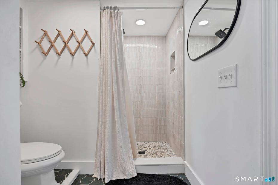 240 Third Avenue Photo 18