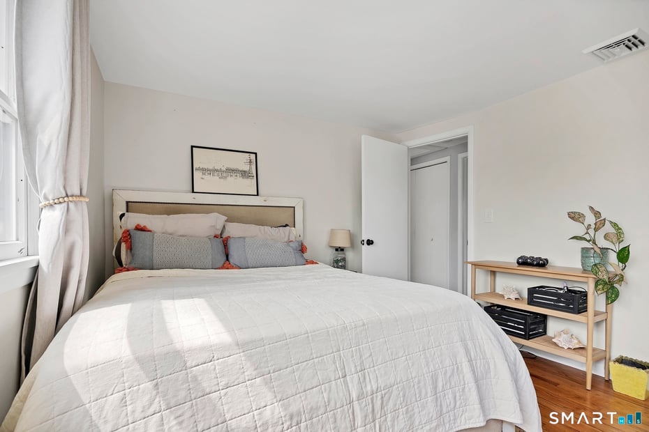 240 Third Avenue Photo 23