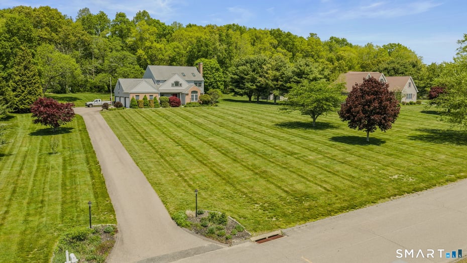50 Emerald Glen Lane Photo 2