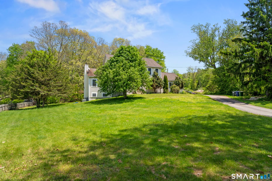 52 Middle Road Photo 3