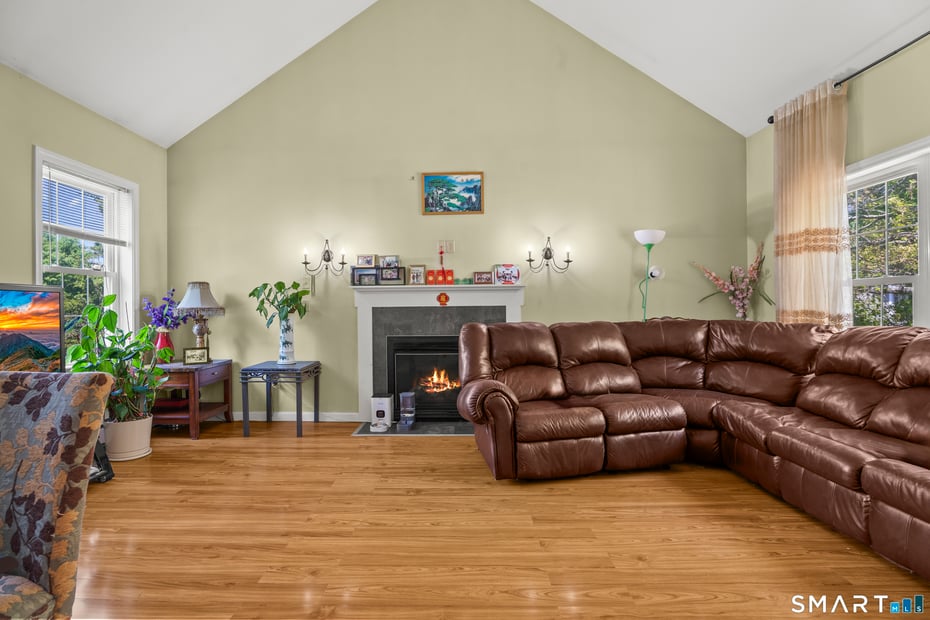 52 Middle Road Photo 7