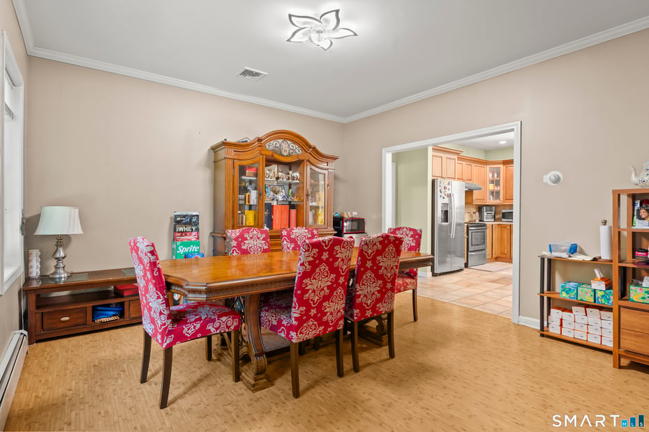 52 Middle Road Photo 11