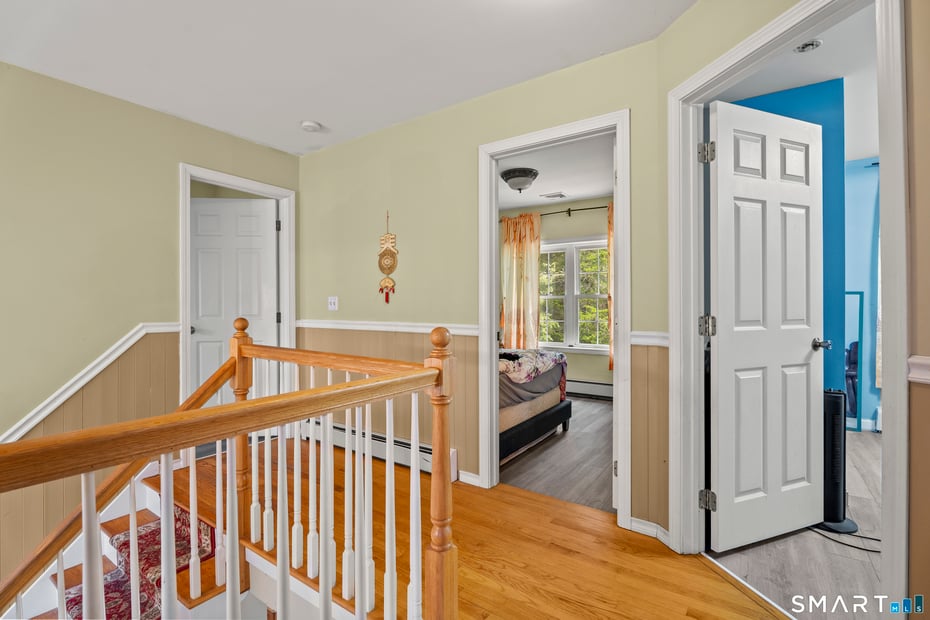 52 Middle Road Photo 19
