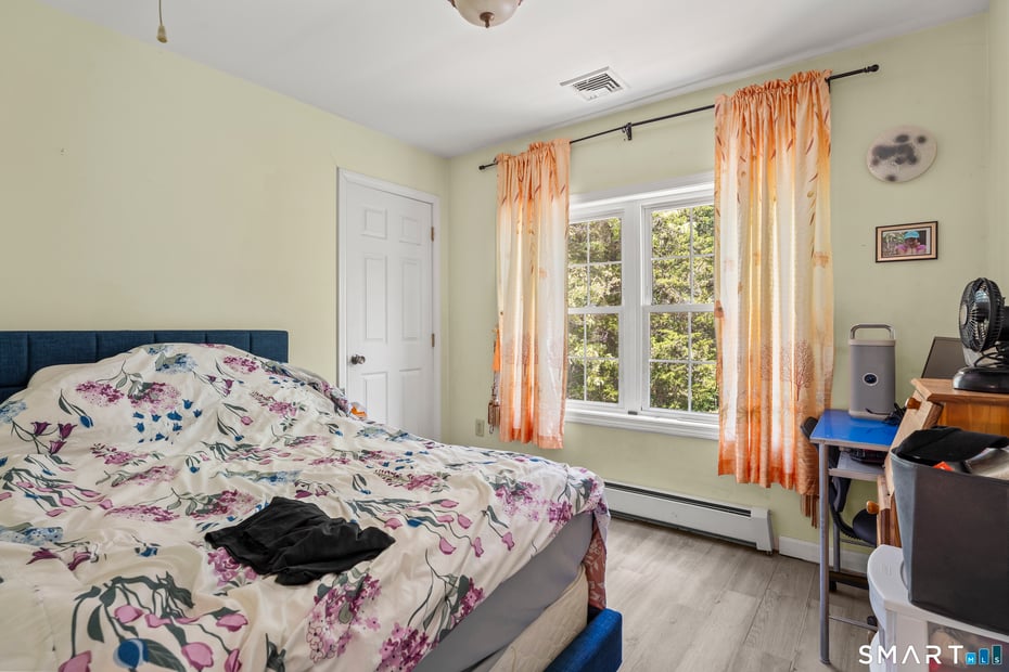 52 Middle Road Photo 29