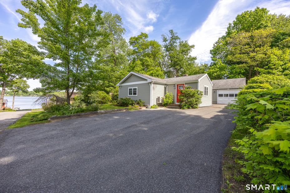 18 Willow Lane Photo 1