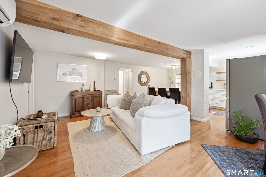 18 Willow Lane Photo 7