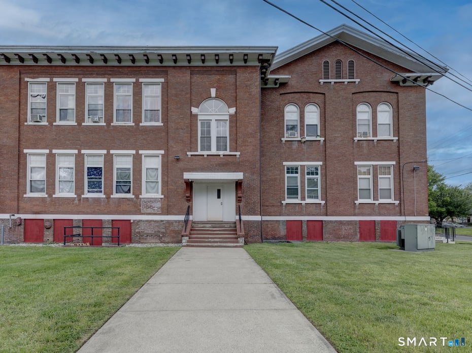 111 Franklin Square  #207 Photo 2