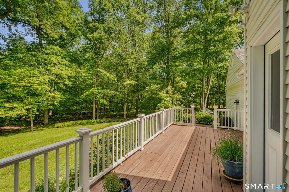 10 Whitman Lane Photo 8