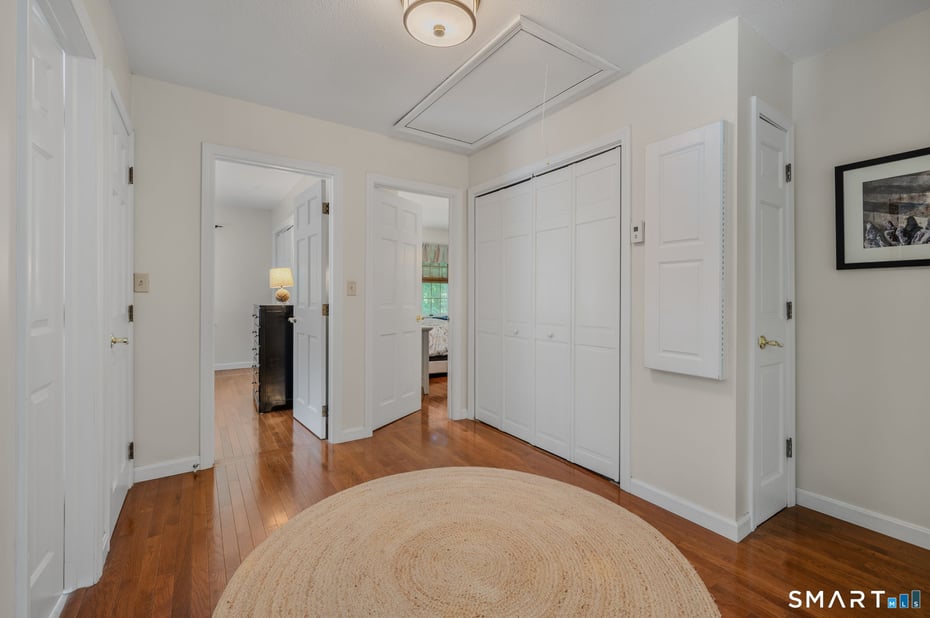 10 Whitman Lane Photo 24