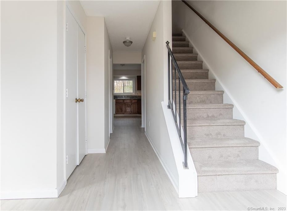 22 Maple Avenue Photo 2
