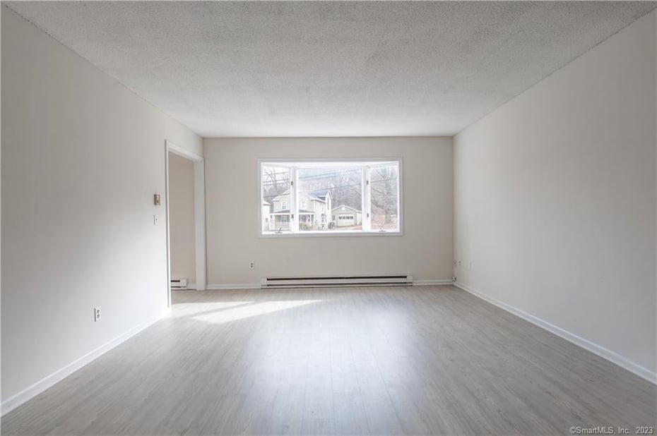 22 Maple Avenue Photo 3