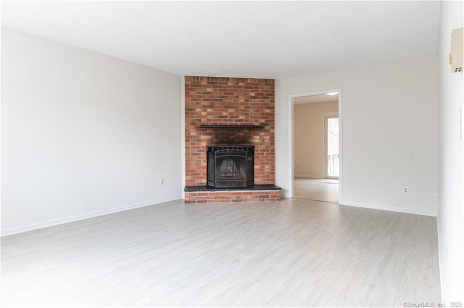 22 Maple Avenue Photo 4