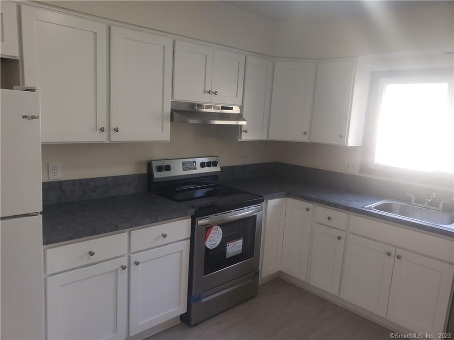 22 Maple Avenue Photo 8