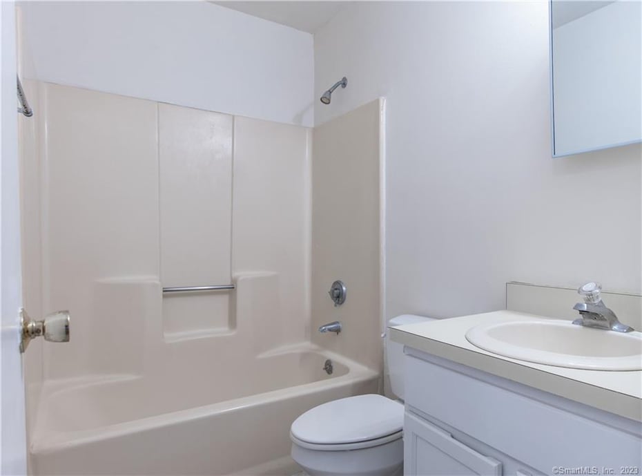 22 Maple Avenue Photo 16