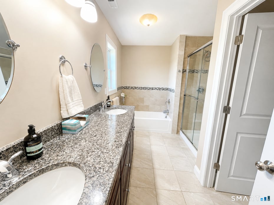 42 Ridgewood Terrace Photo 10