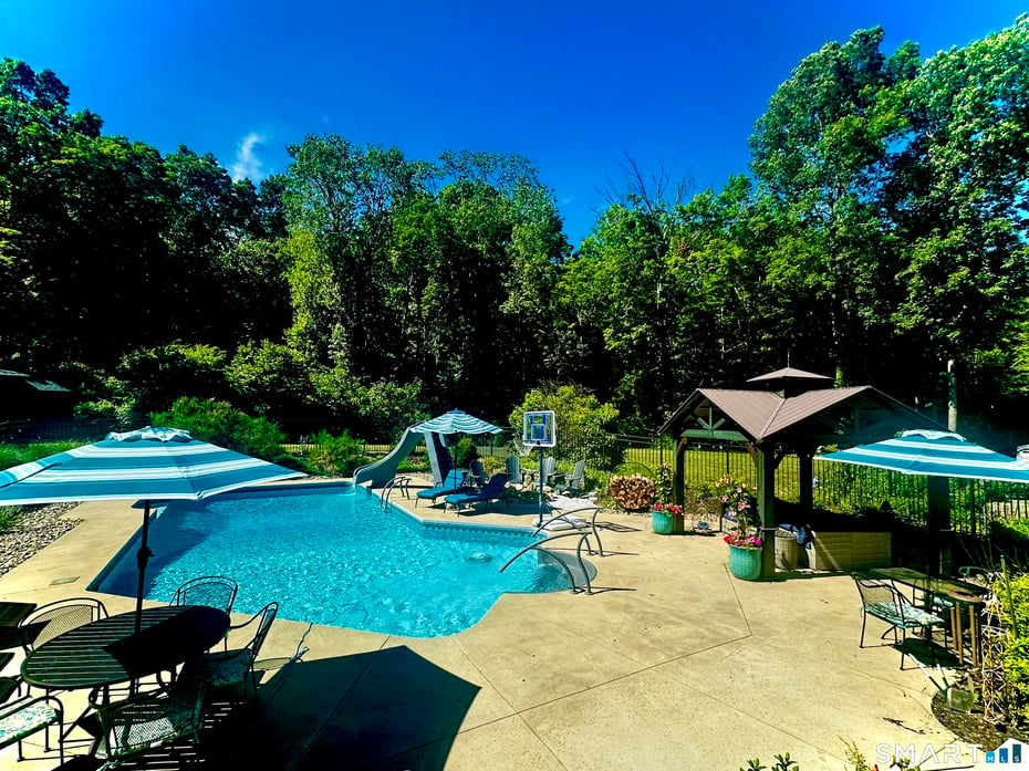 82 Valley Drive Photo 2