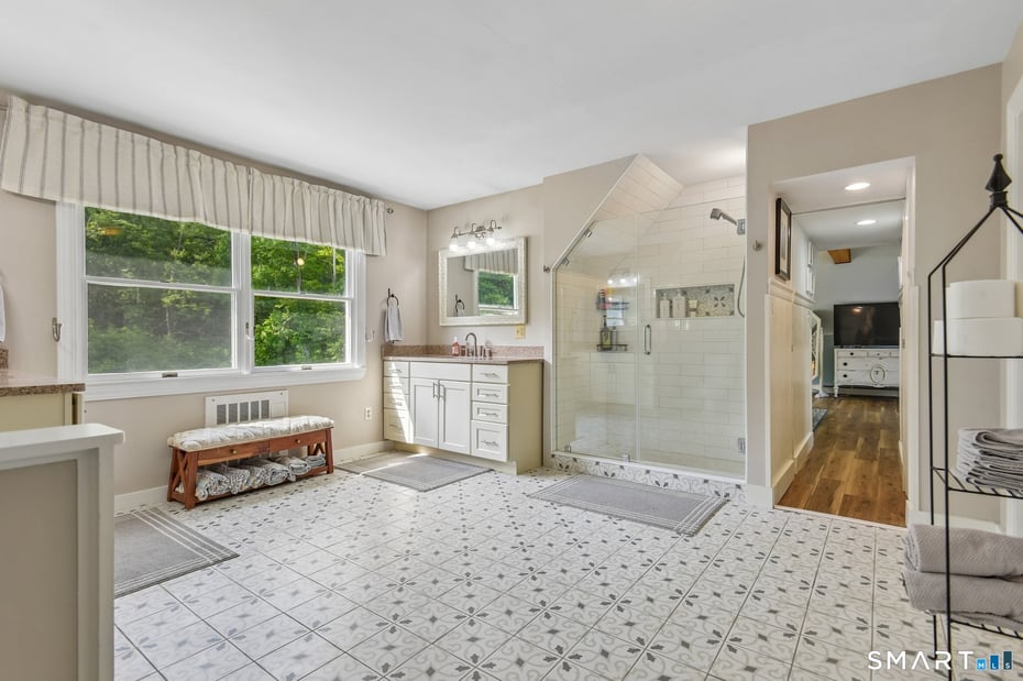 82 Valley Drive Photo 7