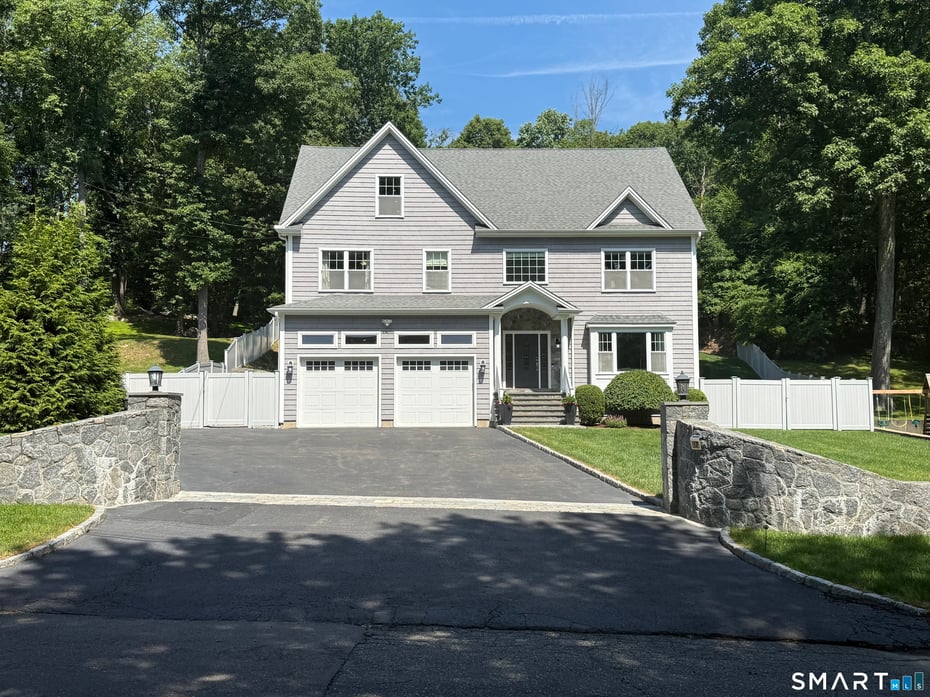 17 Woodlawn Drive Photo 1