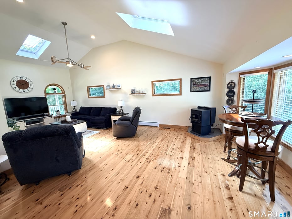 237 Wallens Hill Road Photo 19
