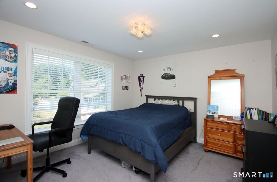 2095 Whitney Avenue Photo 32