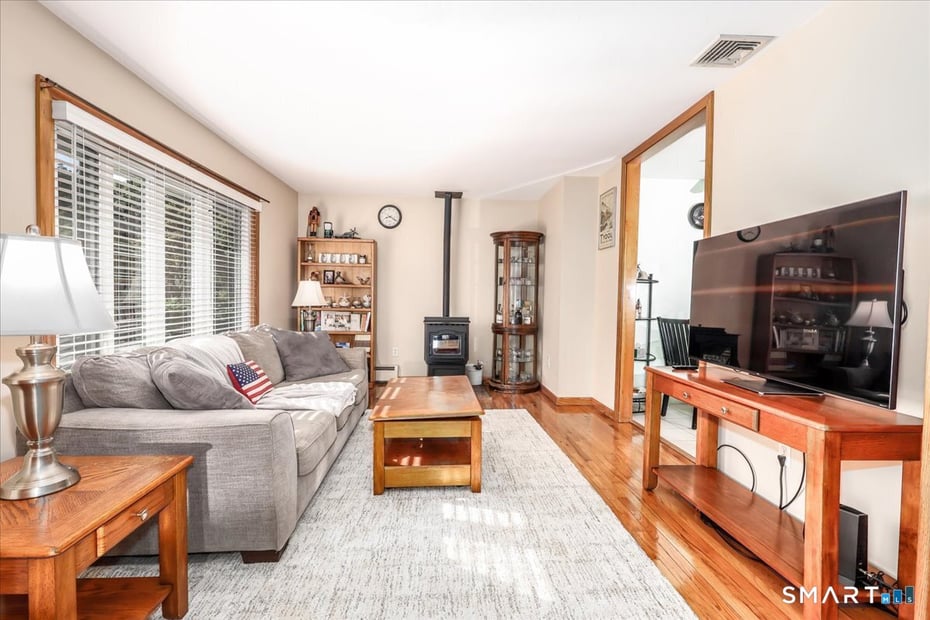 46 Jeanette Road Photo 3