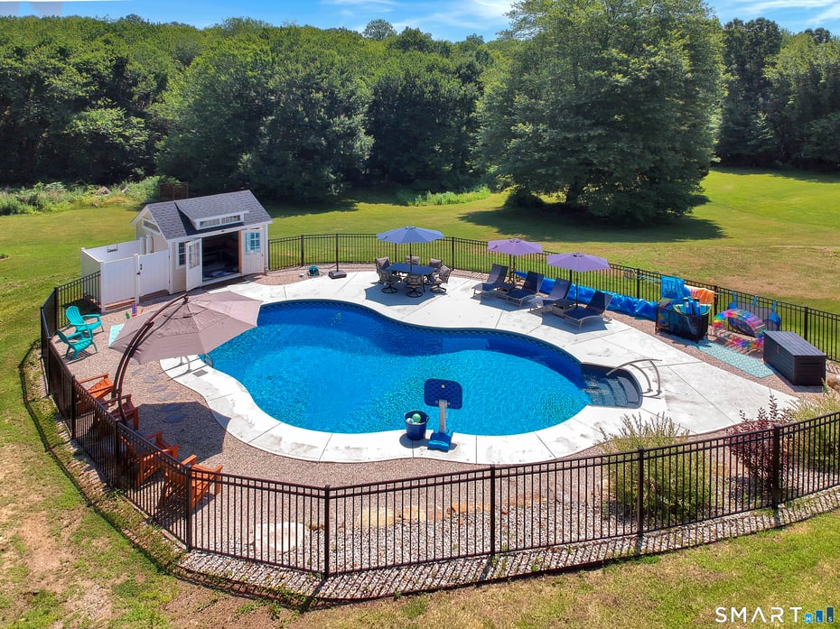 690 West Road Photo 5