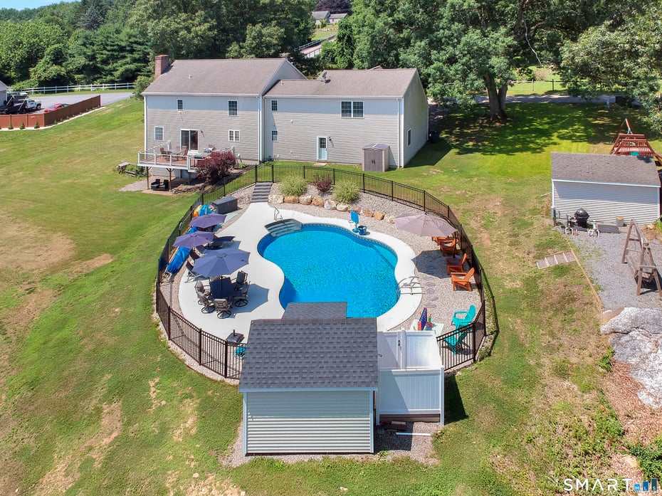 690 West Road Photo 6