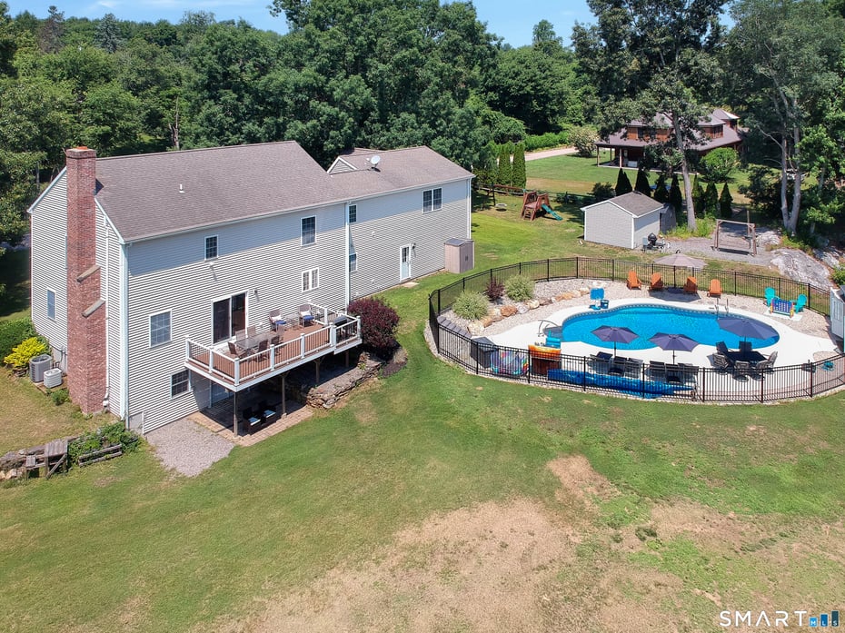 690 West Road Photo 7