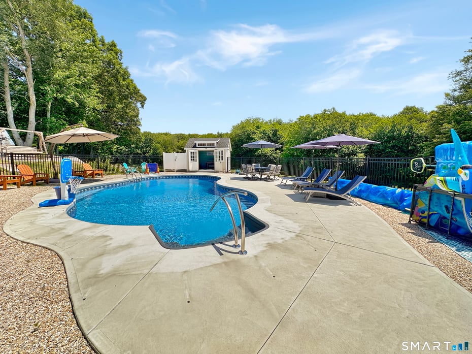 690 West Road Photo 9