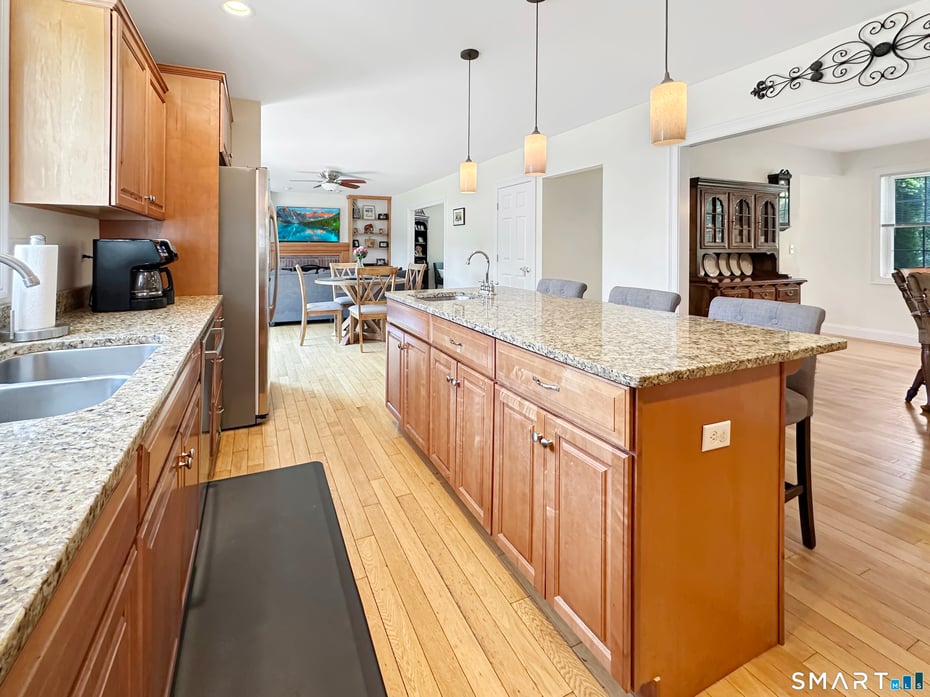 690 West Road Photo 17